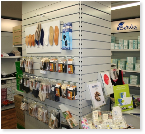 Foto vom Innenraum des Sanitätshauses Ziemba zeigt eine große Auswahl von Schuheinlagen